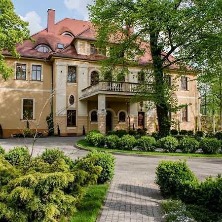 Palac Ogrodowa Tarnowskie Góry Esterno foto
