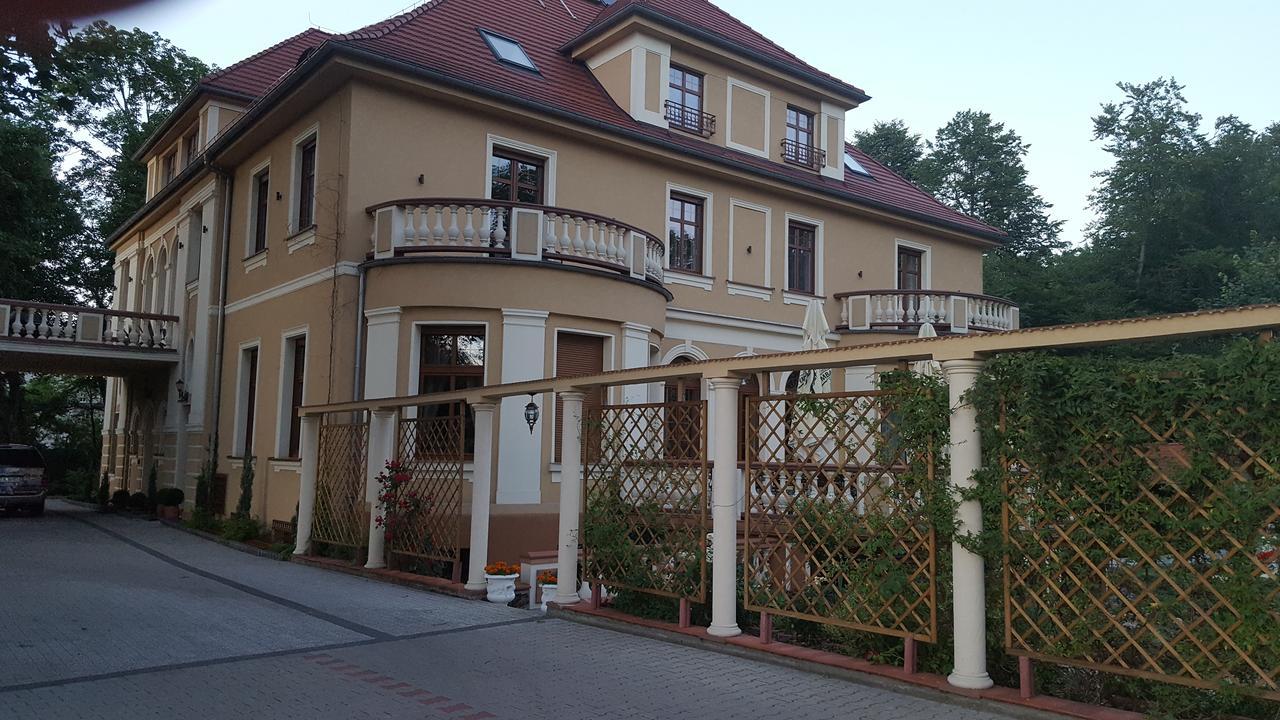 Palac Ogrodowa Tarnowskie Góry Esterno foto