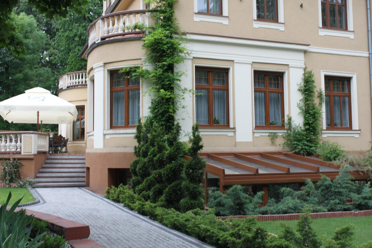 Palac Ogrodowa Tarnowskie Góry Esterno foto