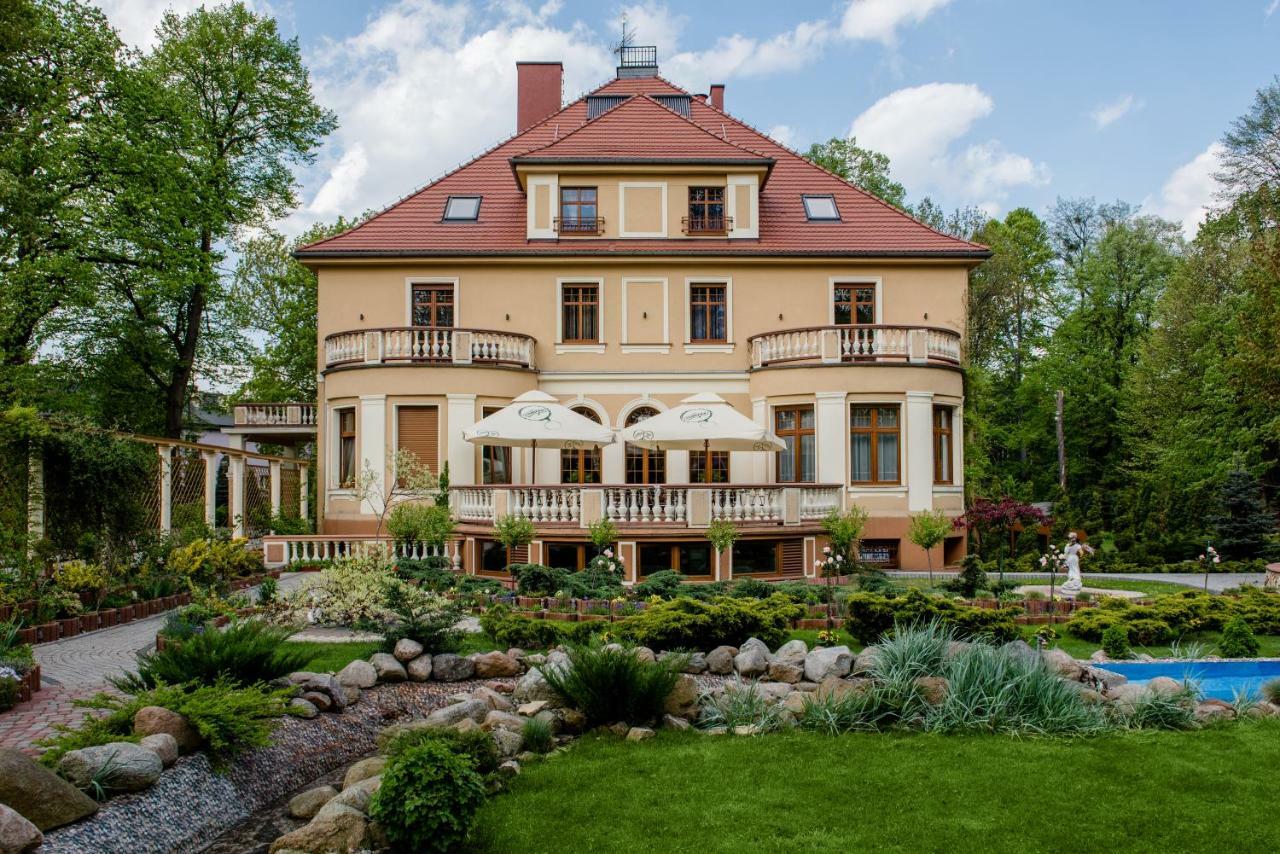 Palac Ogrodowa Tarnowskie Góry Esterno foto
