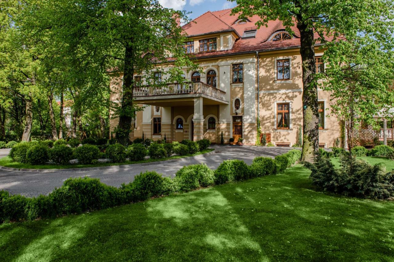 Palac Ogrodowa Tarnowskie Góry Esterno foto