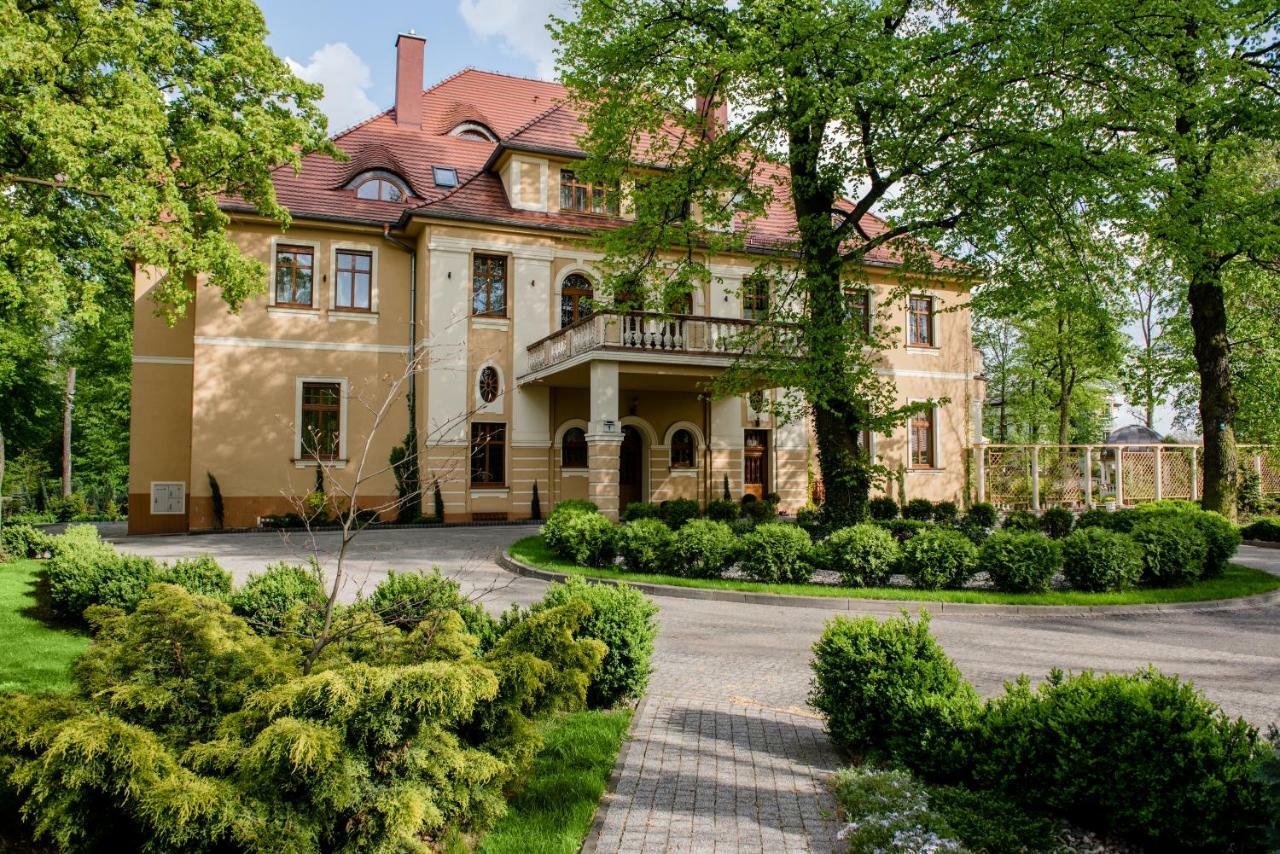 Palac Ogrodowa Tarnowskie Góry Esterno foto