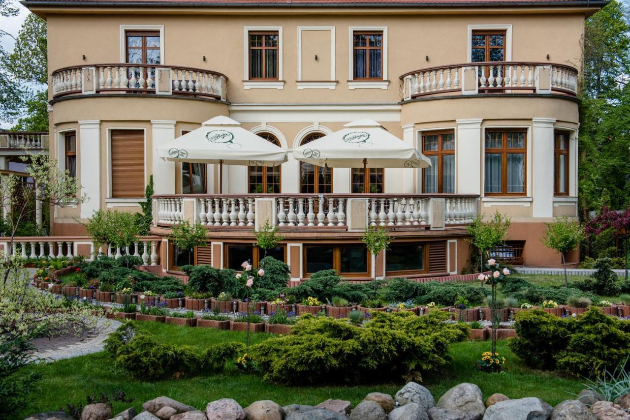Palac Ogrodowa Tarnowskie Góry Esterno foto
